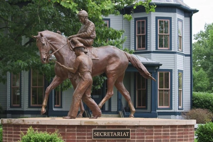 Self-Guided Scavenger Hunt: Giddyup Lexington’s Main Street!