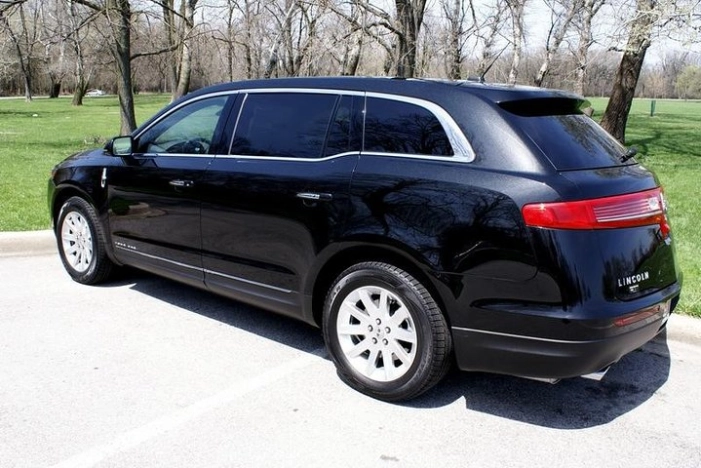 One-Way Private Meet and Greet Midway Airport Transfer by Sedan