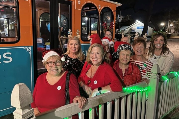 Christmas Carol Trolley Holiday Music & Lights Tour in Sarasota
