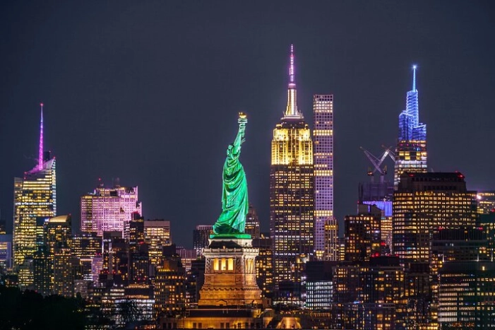 3 Hour Luxury Bus Tour of NYC Night Highlights
