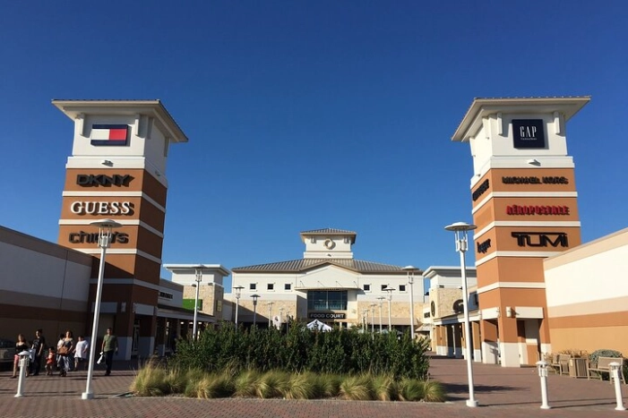 Private Shopping Tour from Dallas Hotels to Grand Prairie Outlets