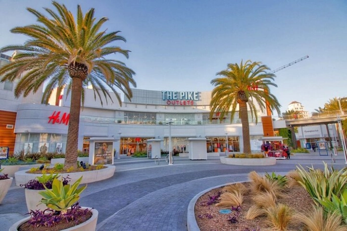Private Shopping Tour from Los Angeles Hotels to The Pike Outlets