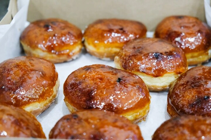 Brooklyn Donut Adventure and Walking Food Tour (Small Group)