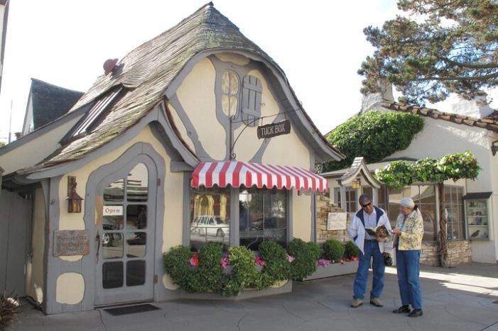 Guided 2-Hour Walking Tour in Carmel by the Sea