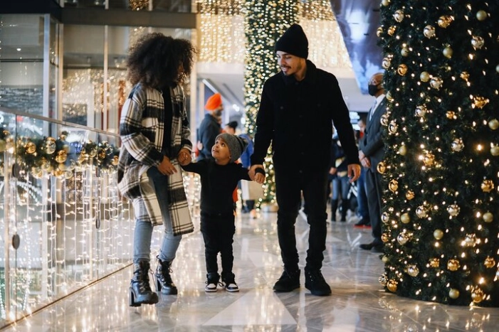 Enchanted Yuletide Walking Tour of Ithaca's Festive Delights
