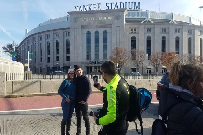 Tour Contrasts NY