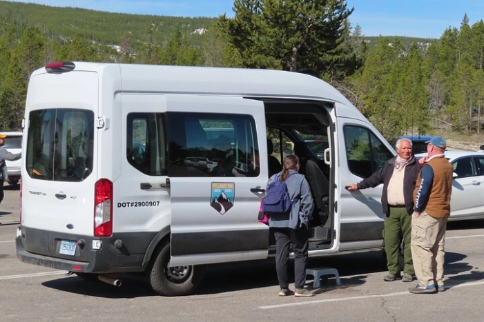 Lower Loop Van Tour from West Yellowstone: Grand Prismatic and Old Faithful