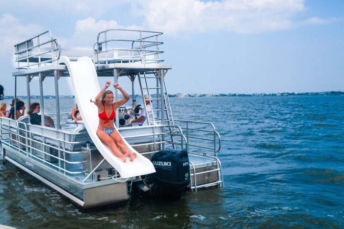 4-Hour Ultimate Party Pontoon Boat Rental in Chincoteague Island