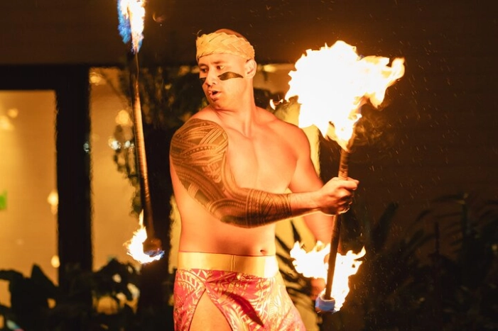 Queens Luau in the Heart of Waikiki
