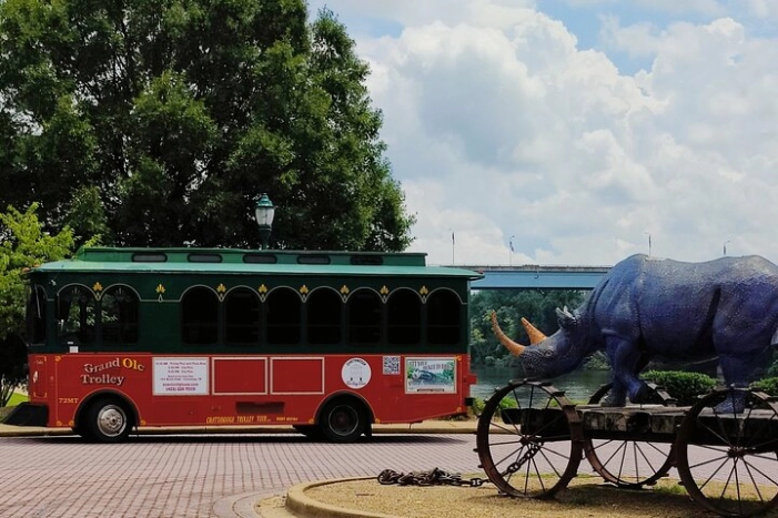 Chattanooga: City Trolley Tour with Coker Automotive Museum visit