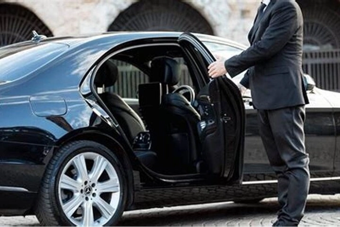 Private Transfer in a Luxury Vehicle to and from MSY Airport