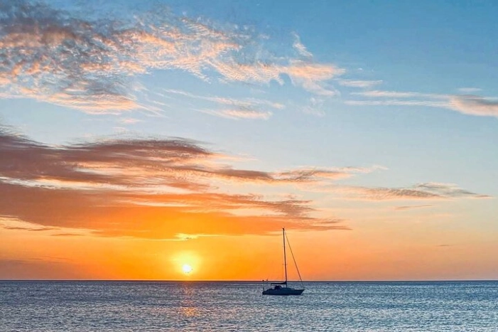Small Group Waikiki Sunset Sailing Tour 
