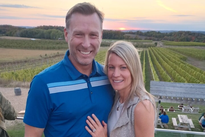 NON BUS Traverse City Old Mission Peninsula Private Wine Tour