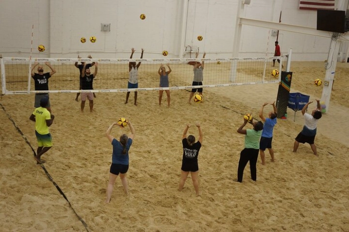 Beginner Beach Volleyball Class in NYC