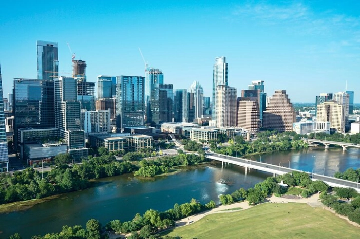 20 Minutes Downtown Austin and Lake Austin