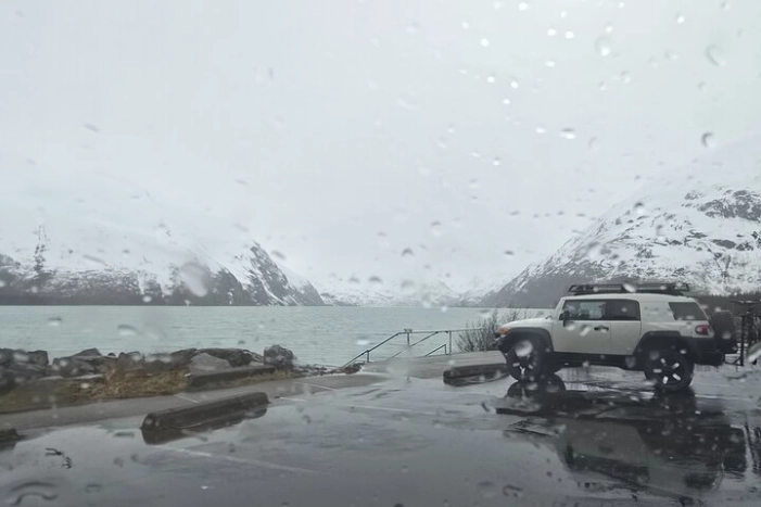 Whittier Cruise Shuttle Tour with Multiple Stops 