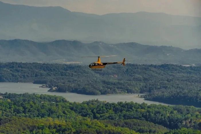 Private Helicopter Tour from Greenville Lake to Mountain 