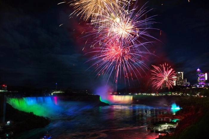 Spectacular Night Tour, Fireworks & Cruise from Niagara Falls USA