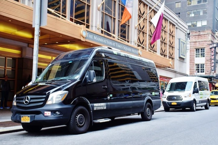 Manhattan to JFK: One Way Shared Departure Transfer 