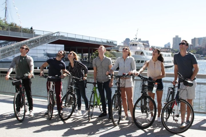 Scenic Manhattan Highlights Bike Tour (English or German)