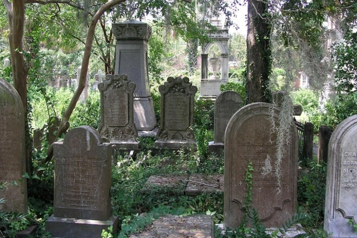 Small Group Haunted History Walking Tour of Charleston