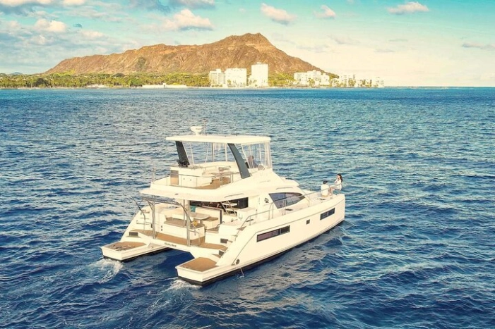 Exclusive Waikiki Yacht Snorkel with Lunch and Bevs
