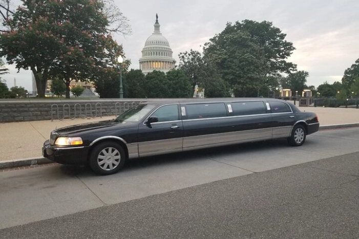 Day or Night Private DC Monuments Tour | Luxury Stretch Limo