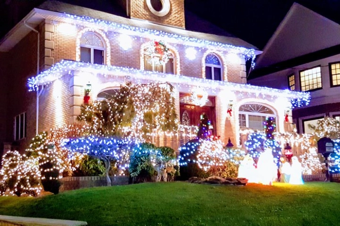 Contrasts VIP + Dyker Heights, Christmas in NYC