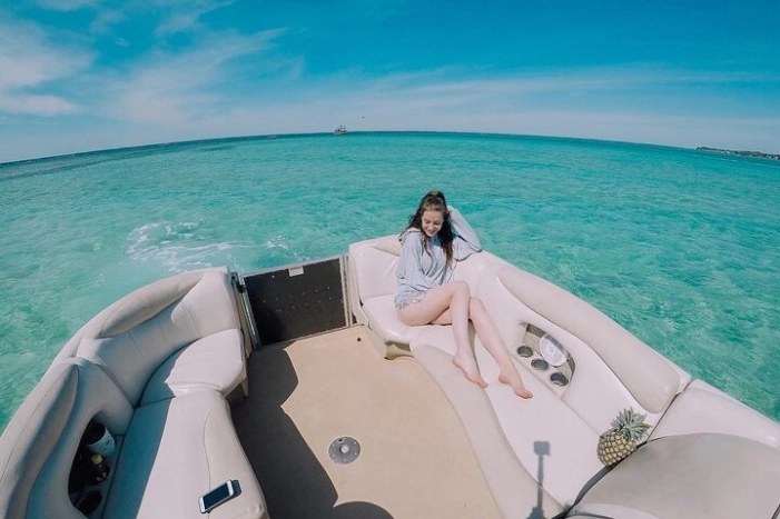 10 Passenger Pontoon Boat Rentals in Crab Island
