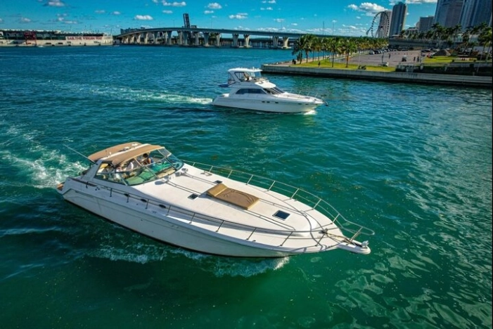 Private 52' Yacht Rental with Captain in Miami 
