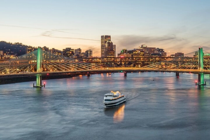 2.5-hour Dinner Cruise on Willamette River