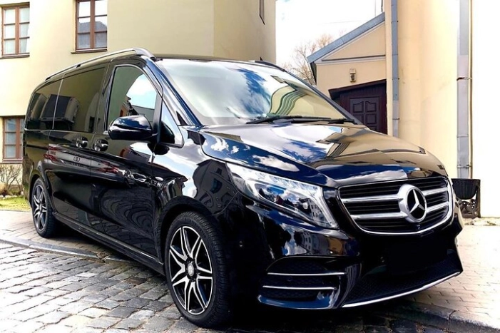 Private Airport Transfer: Dulles Airport IAD to Washington in Luxury Van