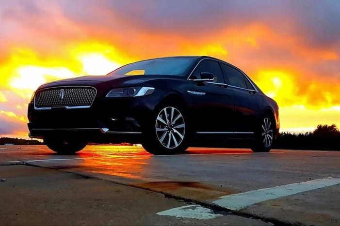 Meet and Greet Private Sedan Transfer from ORD to Downtown Chicago